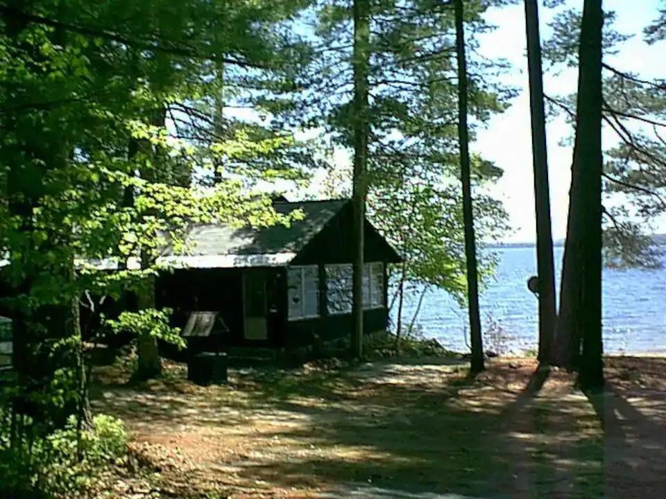 3 Bedrooms Cabin Rental in Naples, Maine
