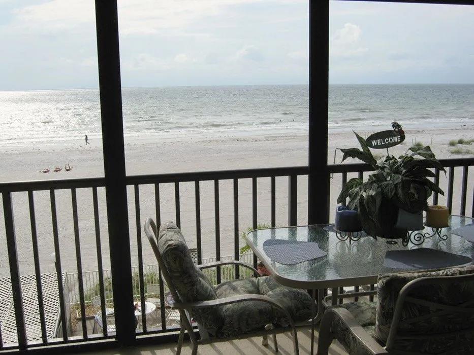 3 Bedrooms Beachfront, Condo Rental in Indian Shores, Florida