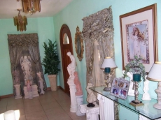 Mediterranean Style Mansion, Pool, Close To Beach