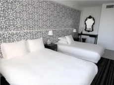 2 ROOMS 4 BEDS BALCONY CHRIS@1100 WEST CONDO HOTEL