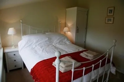2 Bedrooms Cottage Rental in Keynsham, United Kingdom