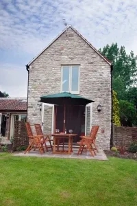 2 Bedrooms Cottage Rental in Keynsham, United Kingdom