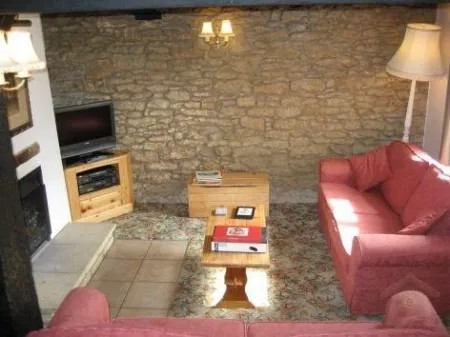 3 Bedrooms Cottage Rental in Steeple Ashton, United Kingdom