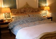 3 Bedrooms Cottage Apartment 1