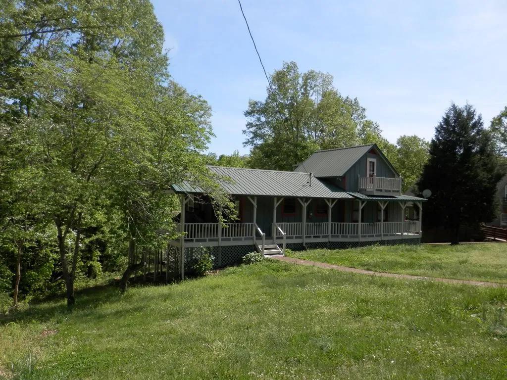 3 Bedrooms Lakefront House Rental in Cadiz, Kentucky