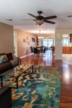 *Your serene escape* Modern, cozy, and close to the beach.