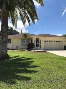 *Your serene escape* Modern, cozy, and close to the beach.