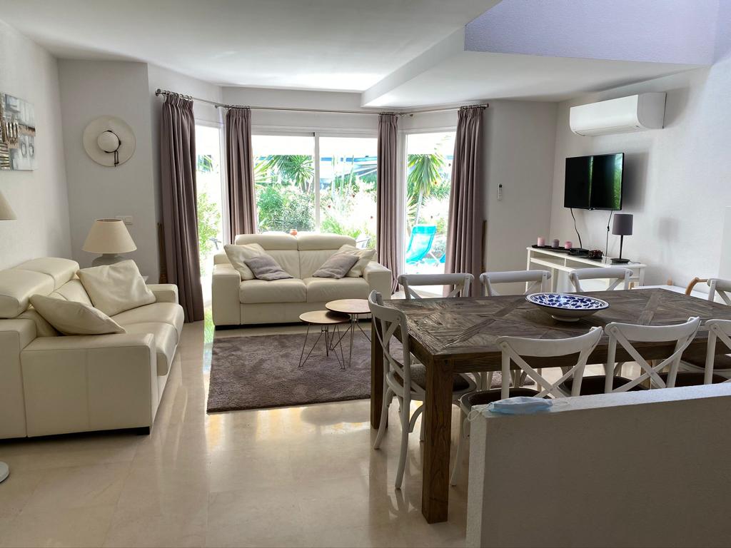 3 Bedrooms Apartment Rental in Estepona, Spain