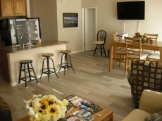 DISCOUNTED RATES SEP - DEC!!!!! QUIET, Central location .Swimming Pool outside
