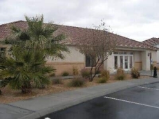 DISCOUNTED RATES SEP - DEC!!!!! QUIET, Central location .Swimming Pool outside