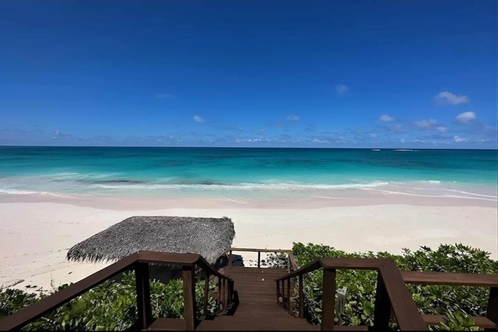 2 Bedrooms Beachfront Cottage Rental in Eleuthera, Bahamas