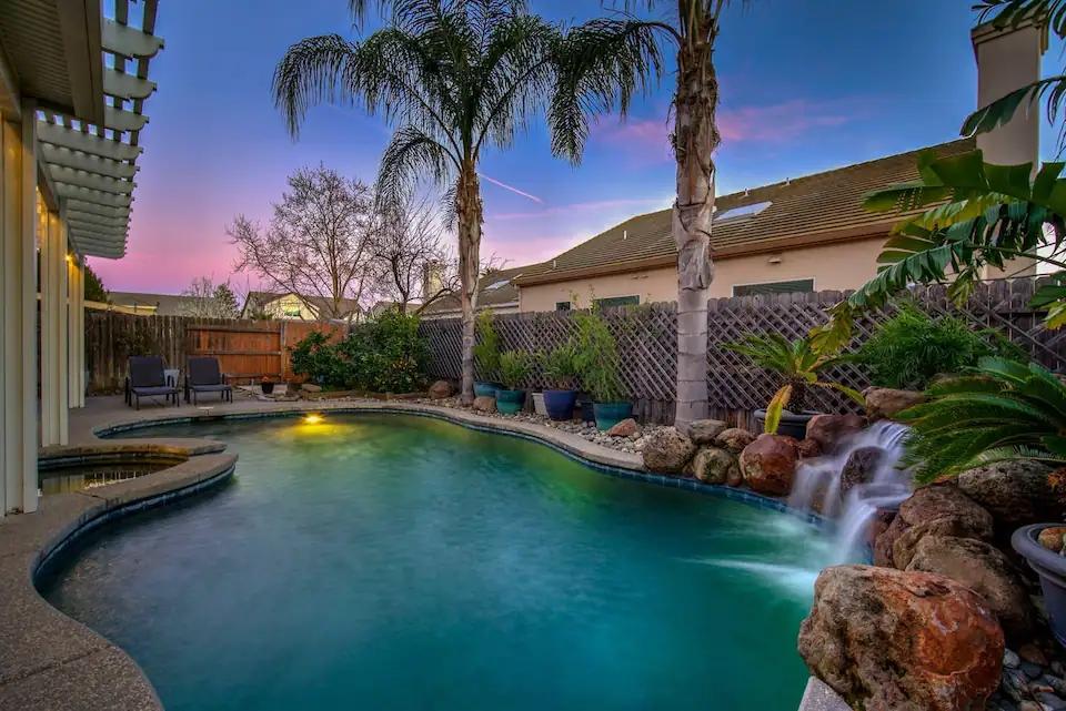 5 Bedrooms House Rental in Sacramento, California