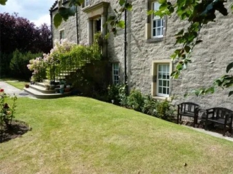 2 BR Beachfront Apartment Rental in Edinburgh, United Kingdom