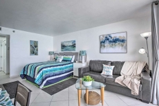 2 Insta-Worthy-Prestigious ocean view studio,on the beach. Sought after balcony.