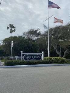 2 minute walk, beachside pool, bar and outside dining,16tennis courts. Gated.