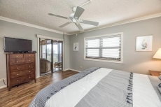 The Islander 2D: 2BR, 2BA, Sleeps 4 - oceanfront condo with pool!