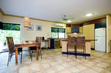 3 Bedrooms Villa Rental in Palm Cove, Australia