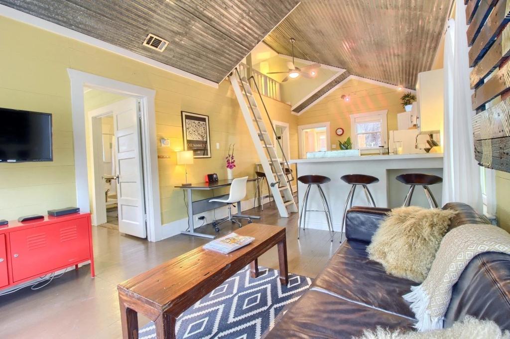 2 Bedrooms House Rental in Austin, Texas