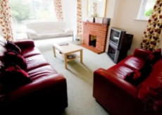 2 Bedrooms Bungalow Little Hollies