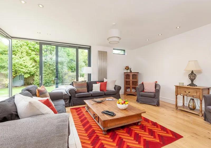 5 Bedrooms Cottage Rental in Duddingston, United Kingdom