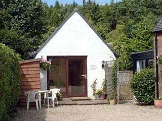 2 Bedrooms Studio Rowanbank Studio