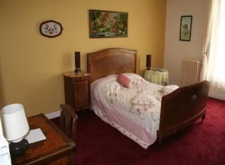 2 Bedrooms Cottage Rental in Chabris, France