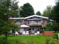 3 Bedrooms Condo 3 BR