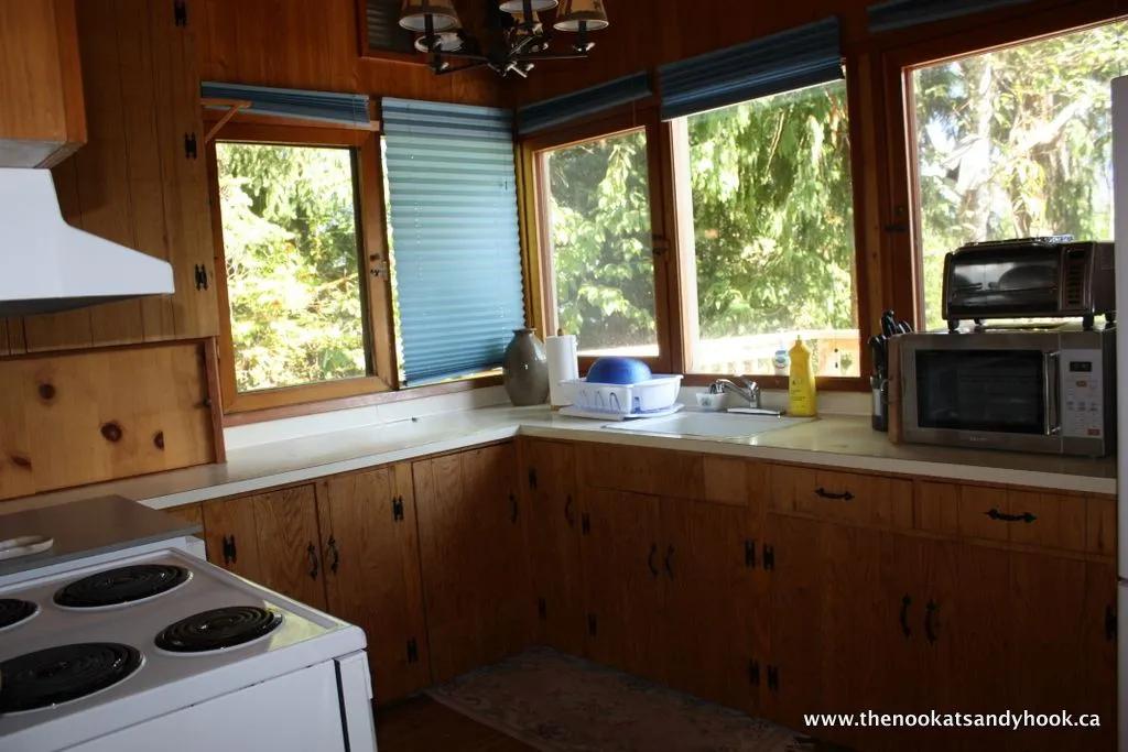 2 Bedrooms Cottage Rental in Sechelt, British Columbia