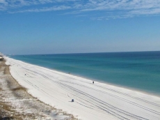 Gulf Front condo PRIVATE JACUZZI BATH and almost a mile of secluded beach