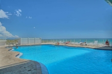 Gulf Front condo PRIVATE JACUZZI BATH and almost a mile of secluded beach