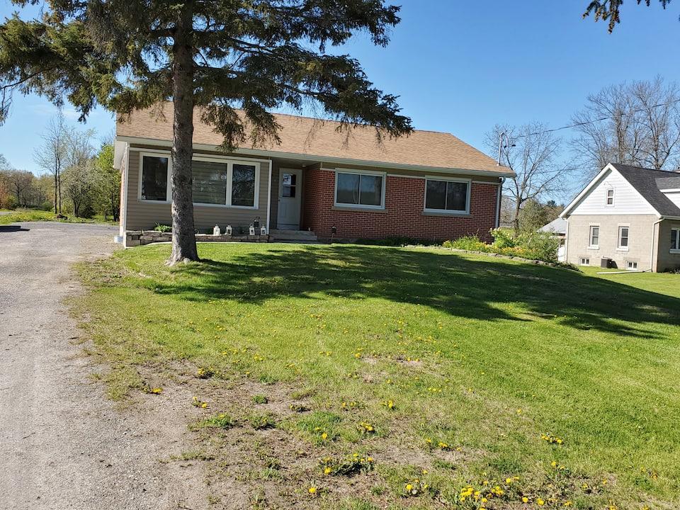 3 Bedrooms Bungalow Rental in Kingston, Ontario
