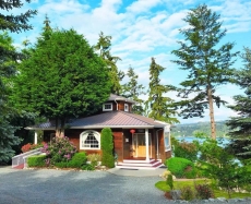 Harbor Hideaway Waterfront Vacation Rental