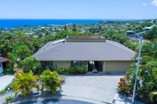 Fabulous Ocean View Home in Kona!