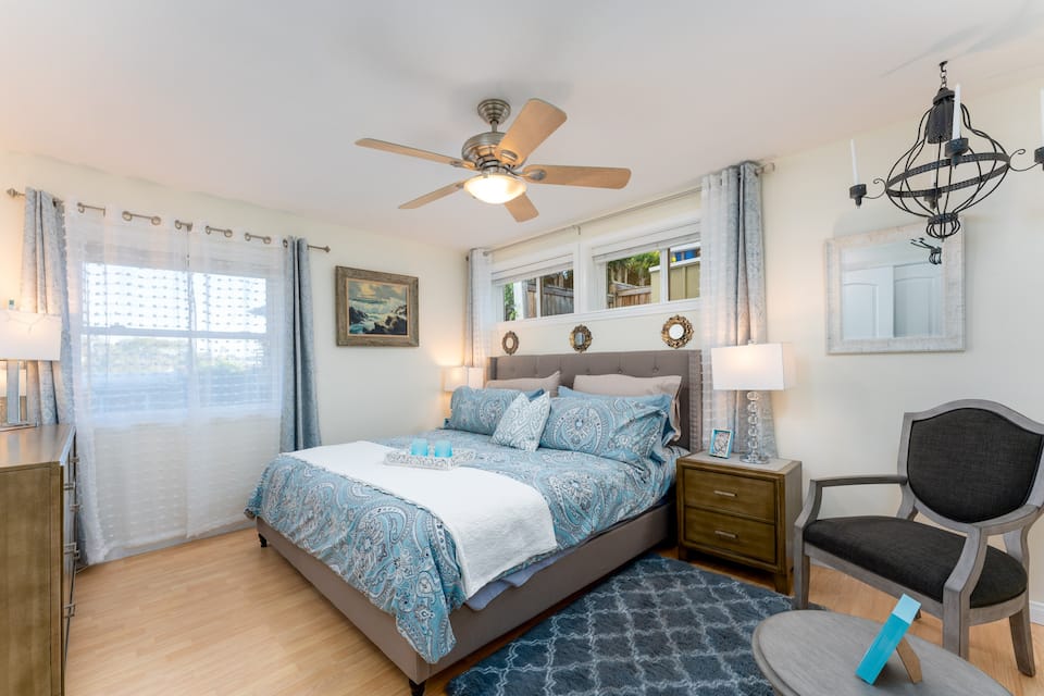 3 Bedrooms Mountain View Condo Rental in Laguna Beach, California