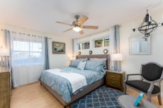 STUNNING HOME 4 MIN WALK TO BEACH, RESERVED PRKG