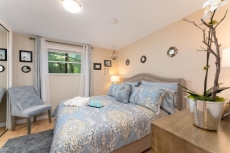 STUNNING HOME 4 MIN WALK TO BEACH, RESERVED PRKG