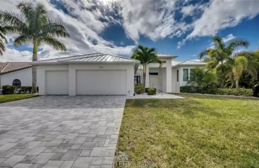 4 Bedrooms Villa Rental in Cape Coral, Florida