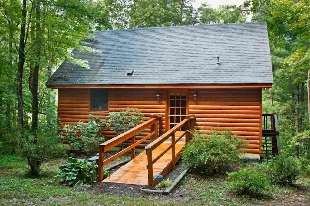 2 Bedrooms Mountain View Cabin Rental in Mineral Bluff, Georgia