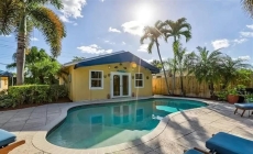 Waterfront 5 Bedroom 4 Bath Jetted Tub and Pool