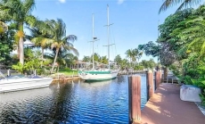 Waterfront 5 Bedroom 4 Bath Jetted Tub and Pool
