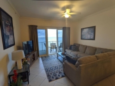 Ocean Front Luxurious Condo, 1,500ft with 3 bedrooms, Master on the Gulf