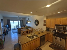 Ocean Front Luxurious Condo, 1,500ft with 3 bedrooms, Master on the Gulf