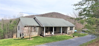 3 BR Mountain View Cabin Rental in Luray, Virginia