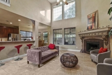 4 bd sleeps 10 /Theatre/Bar/ Spa bath/great loc