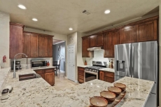 4 bd sleeps 10 /Theatre/Bar/ Spa bath/great loc