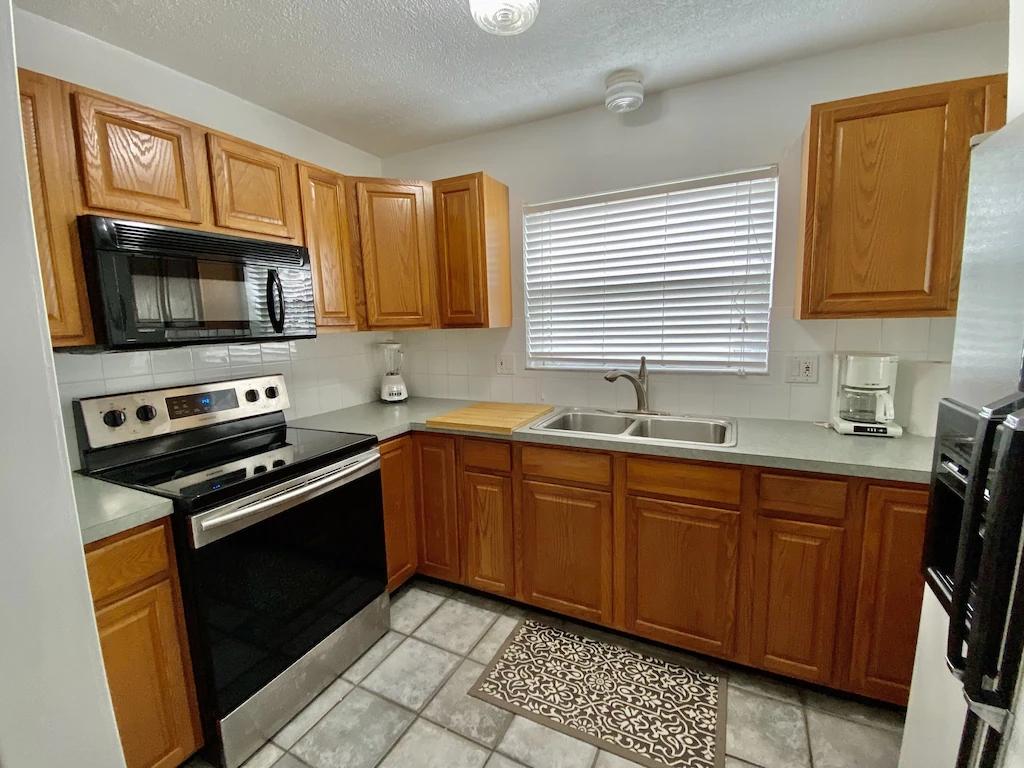 2 Bedrooms Petfriendly Townhome rental in Largo, Florida. 2165