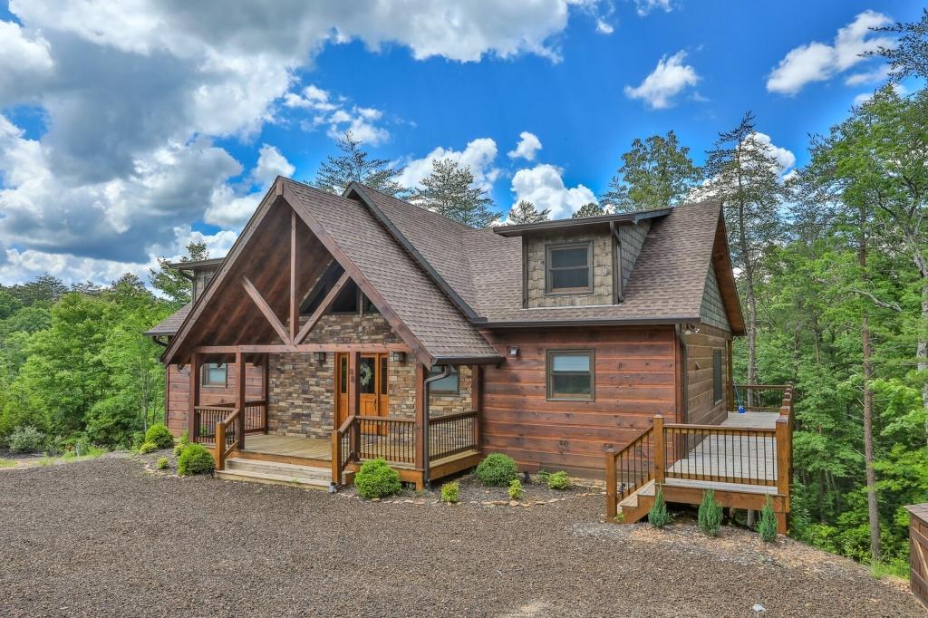3 Bedrooms Cabin Rental in Mineral Bluff, Georgia