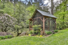 Pick's Riverside Retreat