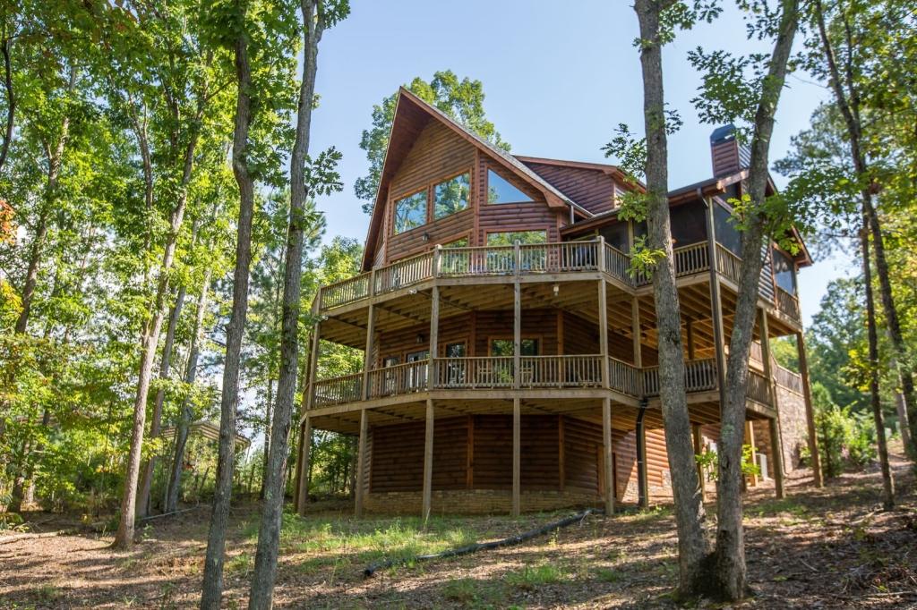 3 Bedrooms Cabin Rental in Mineral Bluff, Georgia