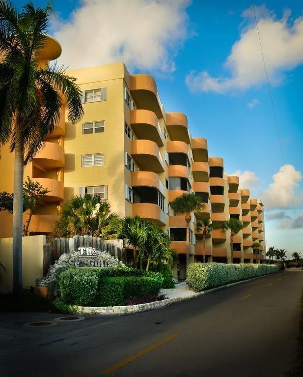 2 Bedrooms Beachfront Condo Rental in Islamorada, Florida